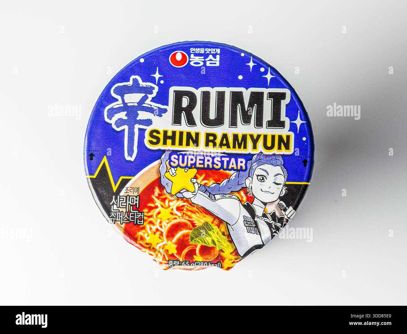 Seoul, Corea del Sud – 28 dicembre 2025: Rumi "Superstar" Flavor Character Cup Ramen della serie animata Netflix K-Pop Demon Hunters Foto Stock