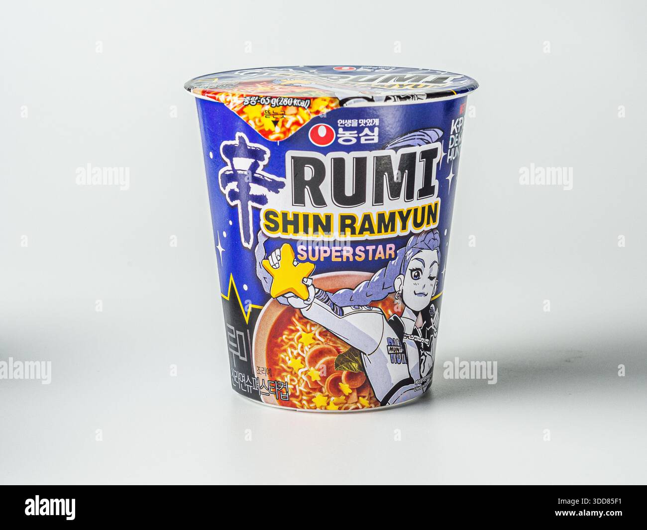 Seoul, Corea del Sud – 28 dicembre 2025: Rumi "Superstar" Flavor Character Cup Ramen della serie animata Netflix K-Pop Demon Hunters Foto Stock