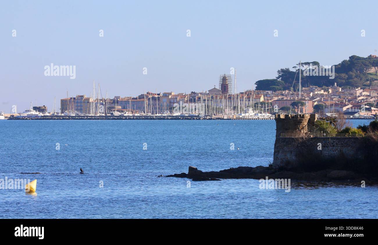 ©PHOTOPQR/NICE MATIN/BOUTRIA LUC ; SAINT TROPEZ 29/12/2025 LA MAISON DE BRIGITTE BARDOT , LA MADRAGUE Saint-Tropez, vista su la MADRAGUE, rifugio per l'attrice Brigitte Bardot. *** Didascalia locale *** Foto Stock