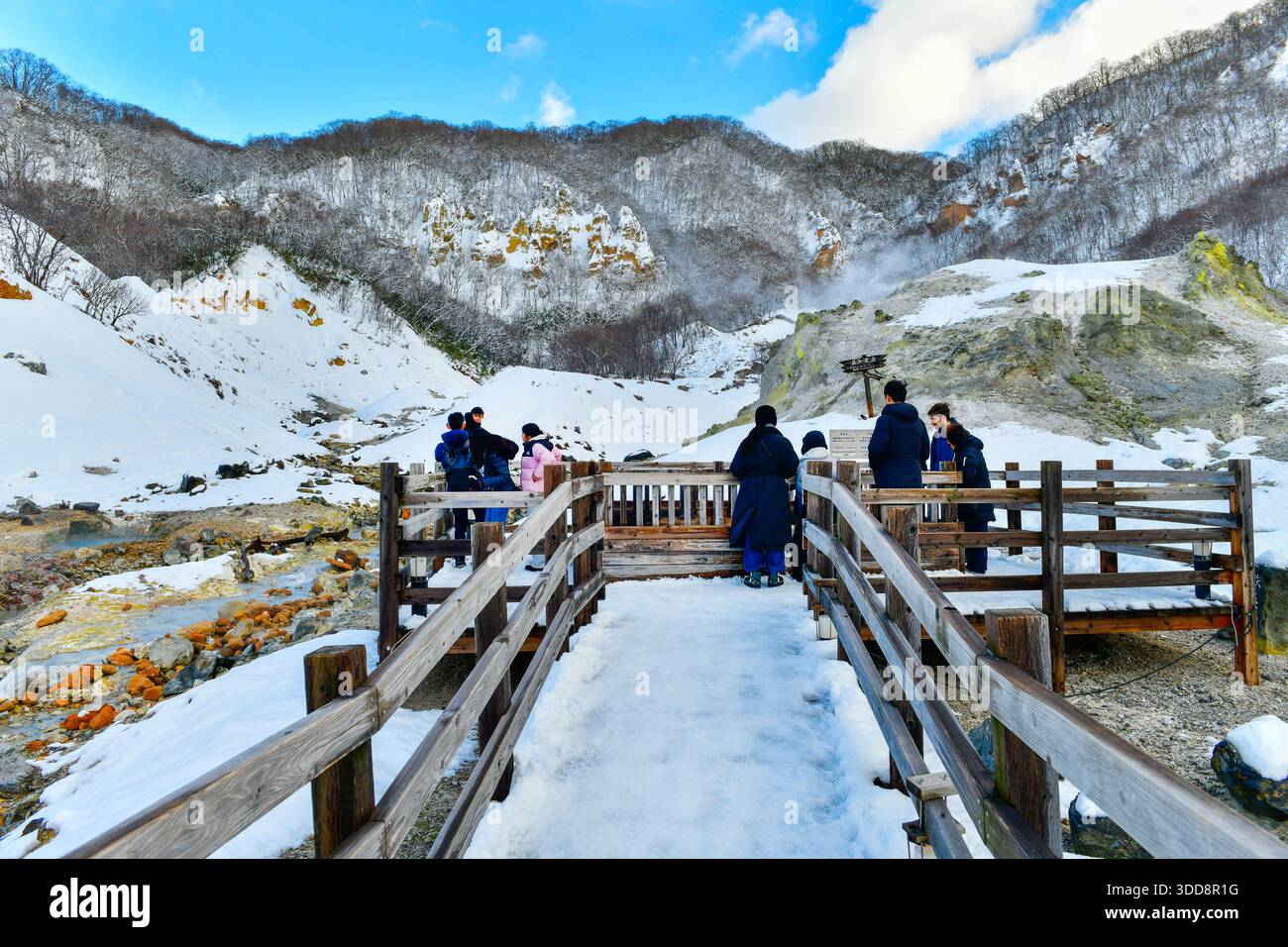 Vista panoramica del vulcano Jigokudani Hell Valley in inverno, di Noboribetsu e Hokkaido Foto Stock