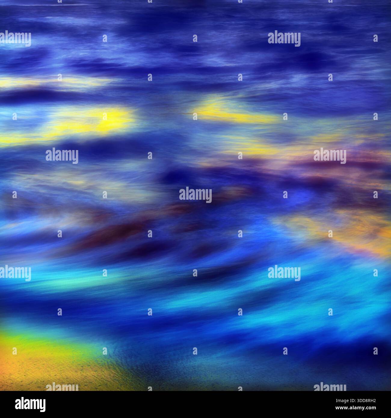 Immagine blu astratta al tramonto con luce gialla, movimento fluido e colori oceanici da sogno Foto Stock