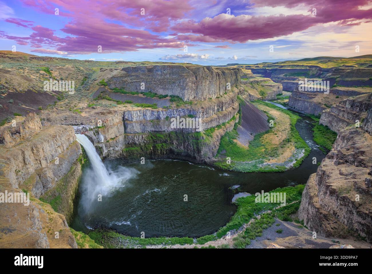 luce serale sul canyon del fiume palouse e cascate al palouse falls state park vicino a washtucna, washington Foto Stock