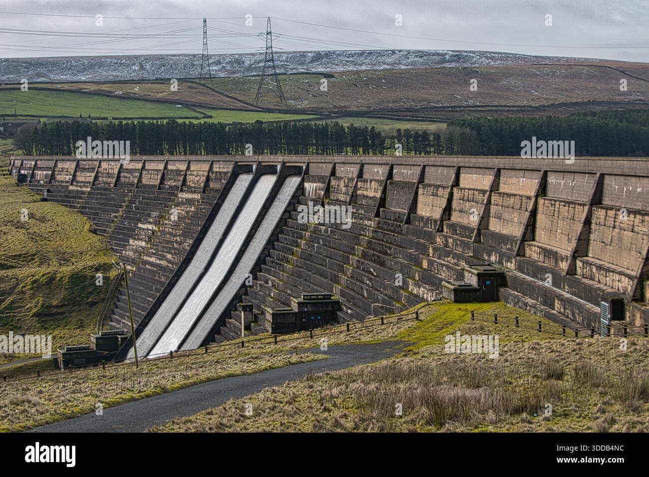 Vista laterale della diga di Baitings, Ripponden, West Yorkshire Foto Stock