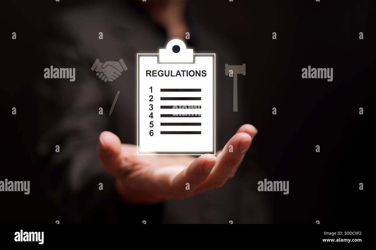 Normative aziendali e concetto di conformità. Appunti con la lista di controllo legale con icone di governance e accordo sopra la mano dell'uomo, che simboleggiano le regole aziendali Foto Stock