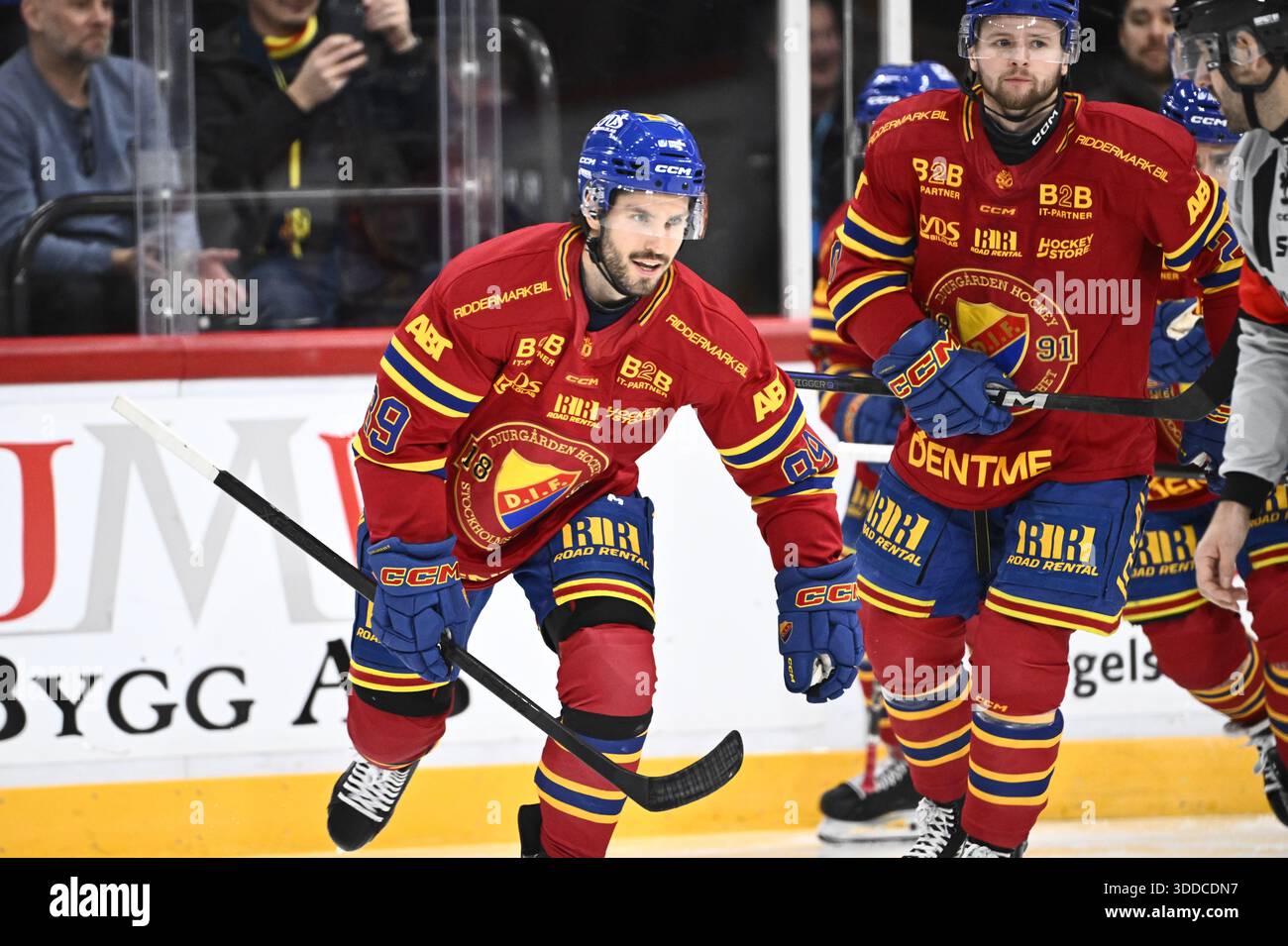 STOCCOLMA, SVEZIA 20251230Djurgårdens Oula Palve segna 1-0 punti durante la partita di hockey su ghiaccio di martedì nella SHL tra Djurgårdens IF - Luleå Hockey all'Avicii Arena. Foto: Fredrik Sandberg/TT/Code 10080 questo testo è tradotto automaticamente credito: TT News Agency/Alamy Live News Foto Stock