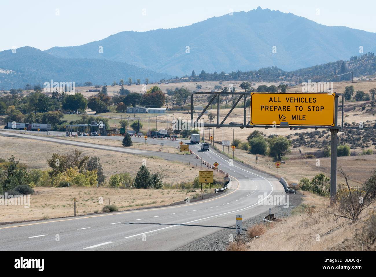 Stazione di ispezione agricola della California sull'Interstate 5 nella California settentrionale, Stati Uniti. Foto Stock