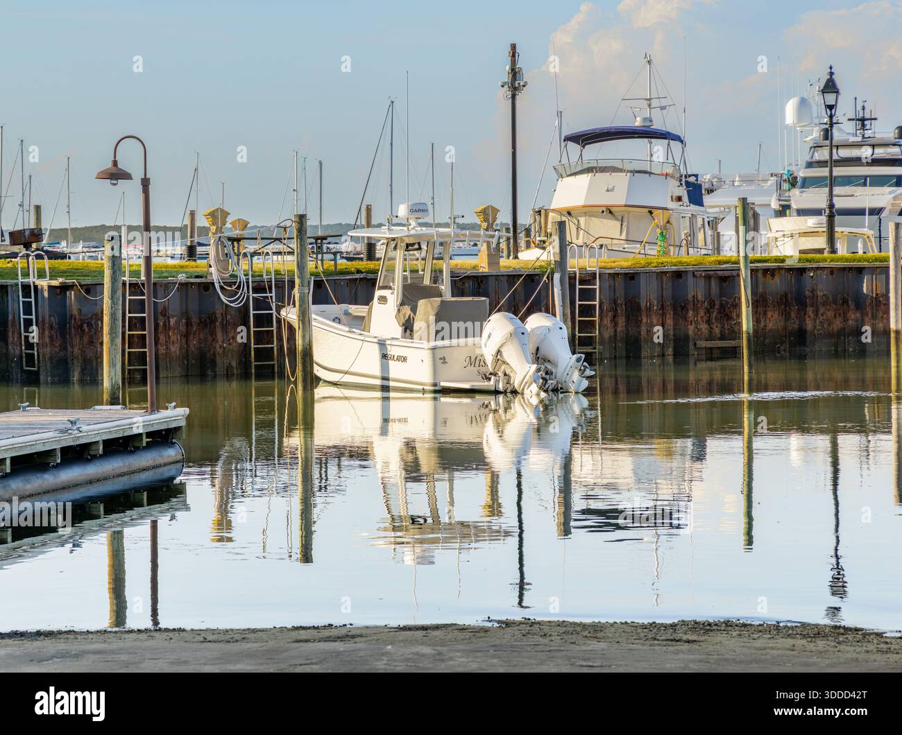 Barche in un porticciolo di Bay Street nel SAG Harbor, new york Foto Stock