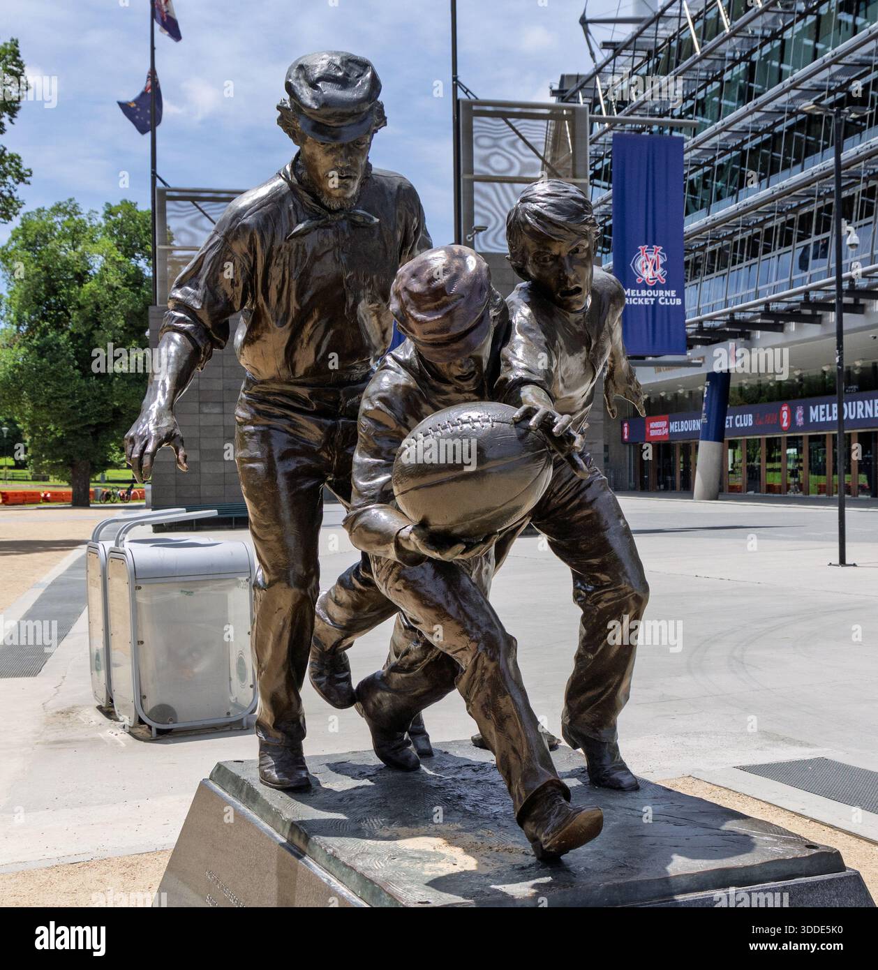 Stadio dei primi giocatori di football australiano nei terreni del Melbourne Cricket Ground, Australia, il 16 dicembre 2025 Foto Stock