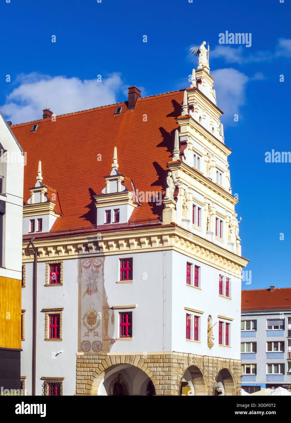 Il Nysa Municipal Weigh House è tra le più belle opere dell'architettura borghese secolare dei tempi moderni. Fondata dal vescovo Jan Sitsch, fu costruita Foto Stock