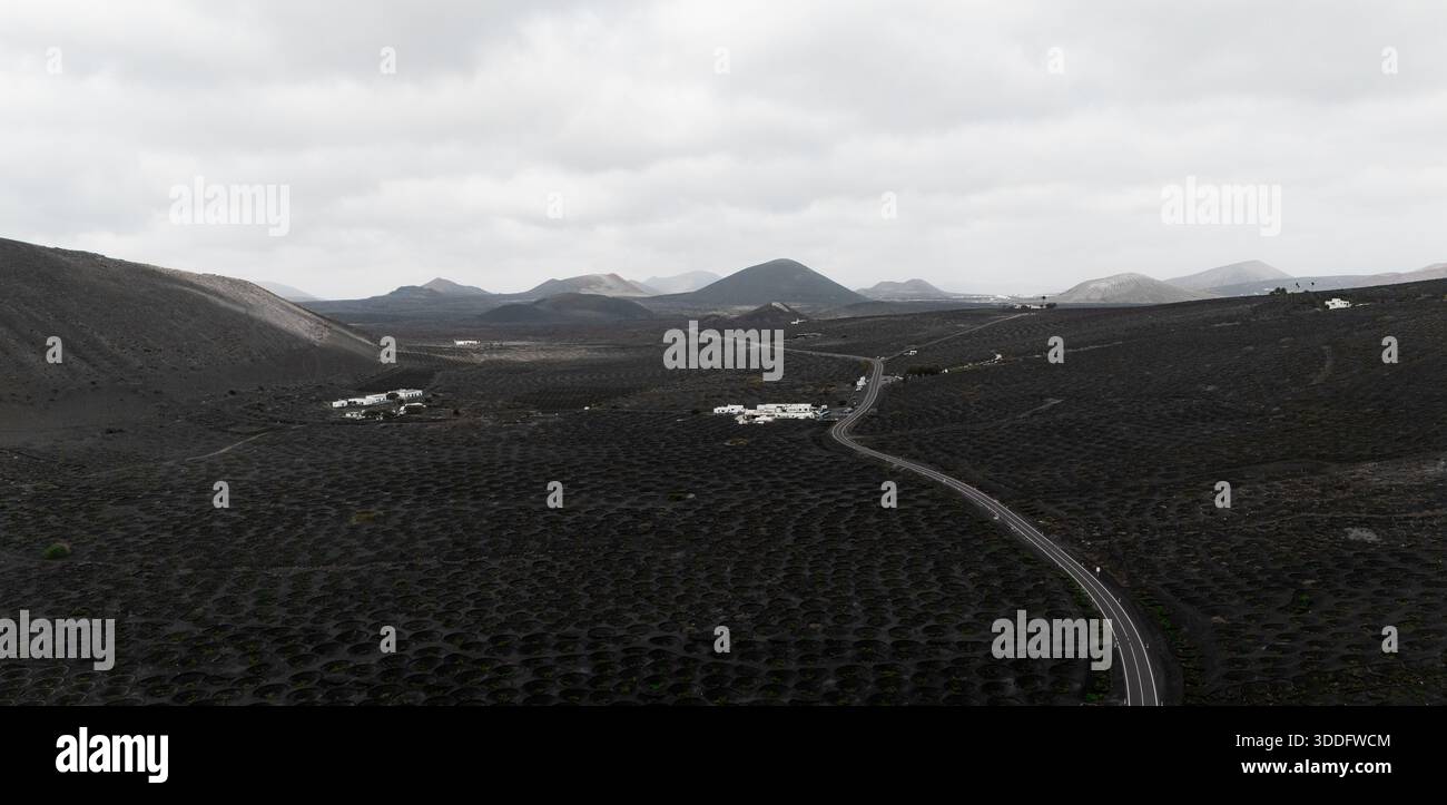 Paesaggio vulcanico dei vigneti di la Geria, Lanzarote, Isole Canarie, Spagna Foto Stock