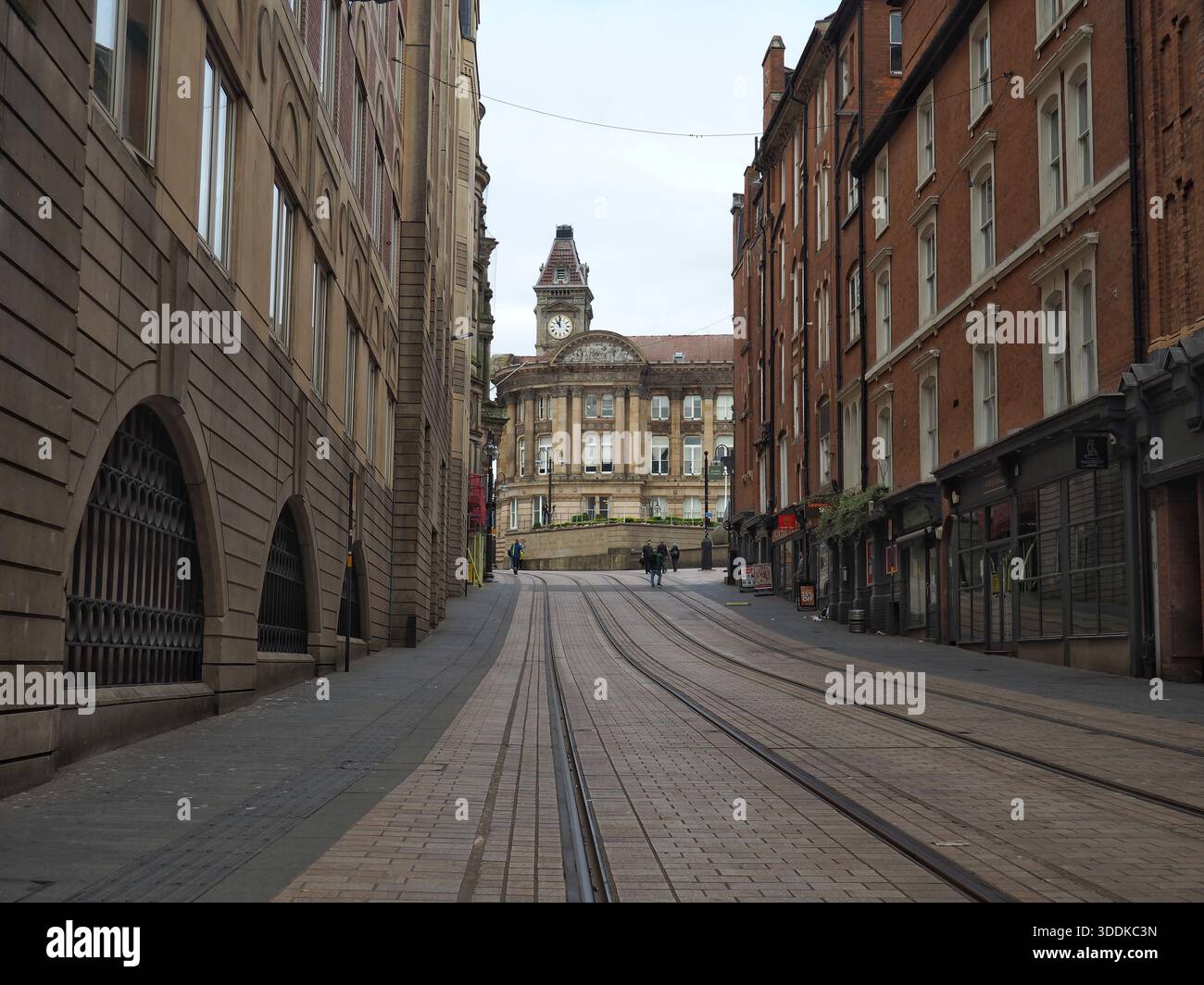 Pinfold Street nel centro di Birmingham, che conduce a Victoria Square - aprile 2025 Foto Stock