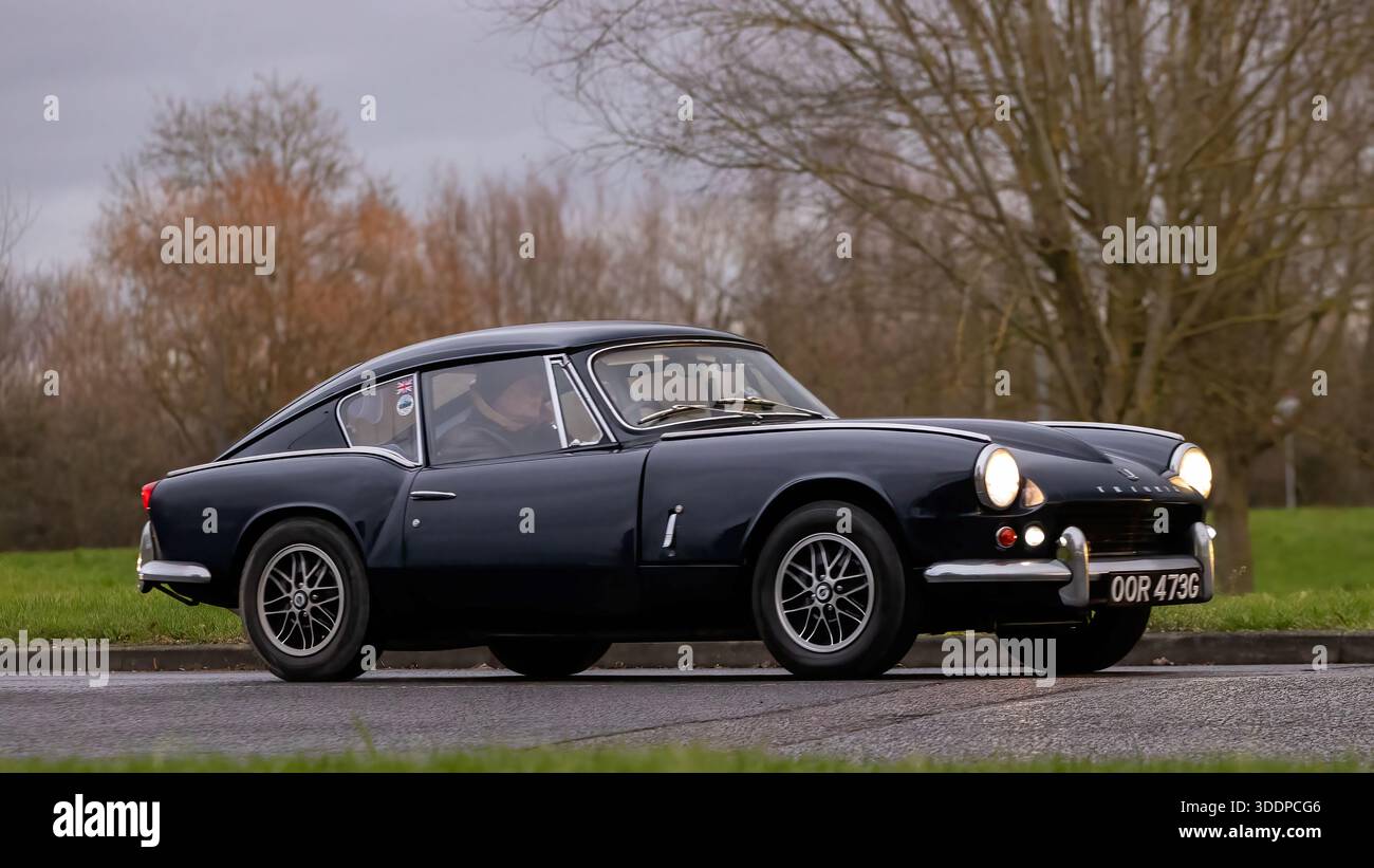 Milton Keynes, Bucks, Regno Unito - 1 gennaio 2026: 1968 Triumph GT6 auto d'epoca su strada britannica Foto Stock