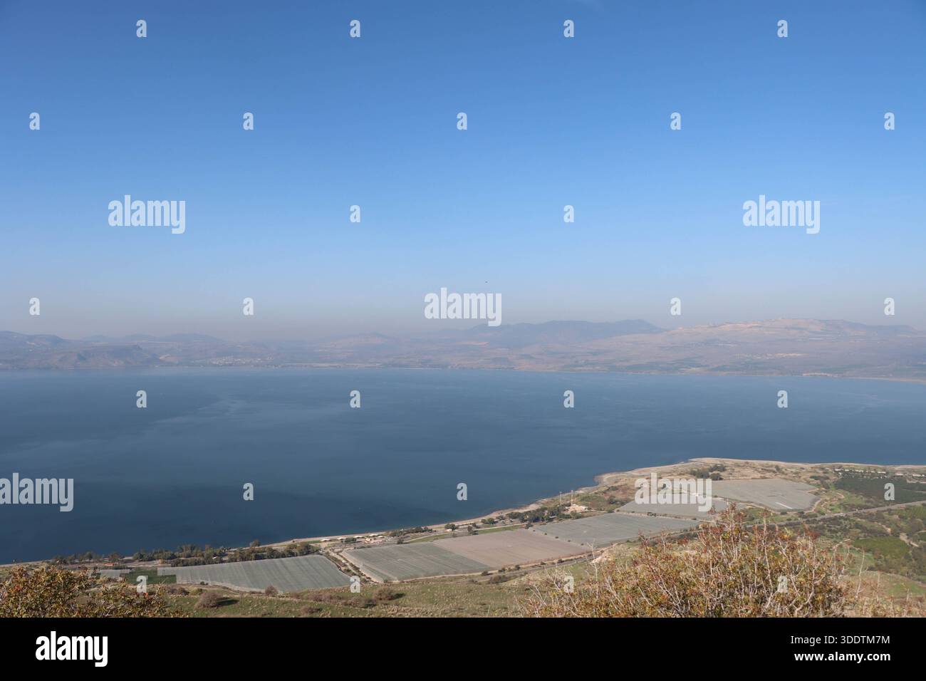 Il Kineret, noto anche come Mare di Galilea o Lago Tiberiade, nel nord di Israele, il 22 dicembre 2025. Foto di Raquel G. Frohlich. Foto Stock