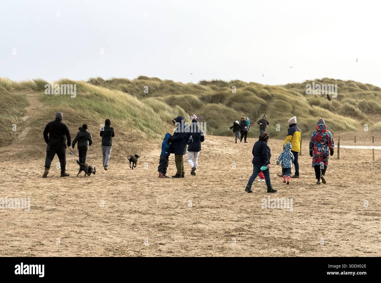 Godetevi una passeggiata sulla spiaggia di Ainsdale in un freddo giorno di inverni nel 2025 - Immagine stock catturata con smartphone
