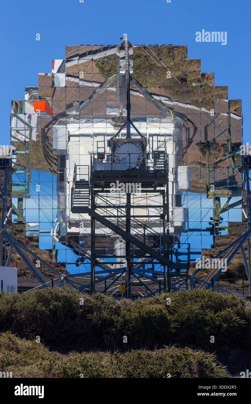 MAGIC Imaging Atmospheric Cherenkov Telescope Dish Structure Vista frontale Roque de los Muchachos Astrophysics Observatory, la Palma Isole Canarie Spagna Foto Stock