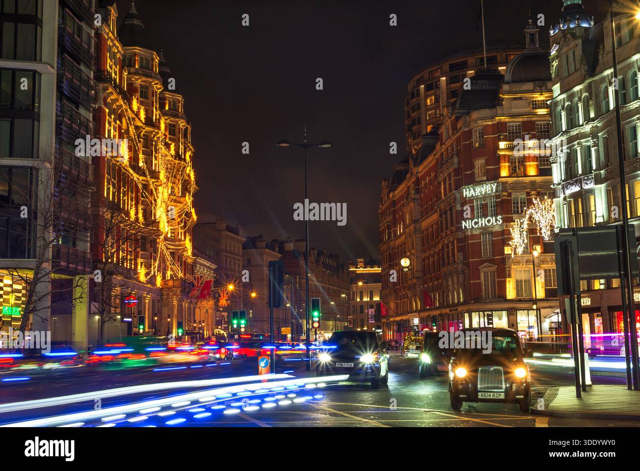 Knightsbridge, luci di Natale, Londra, Inghilterra, Regno Unito. Natale, Inverno, Scene notturne. Foto Stock