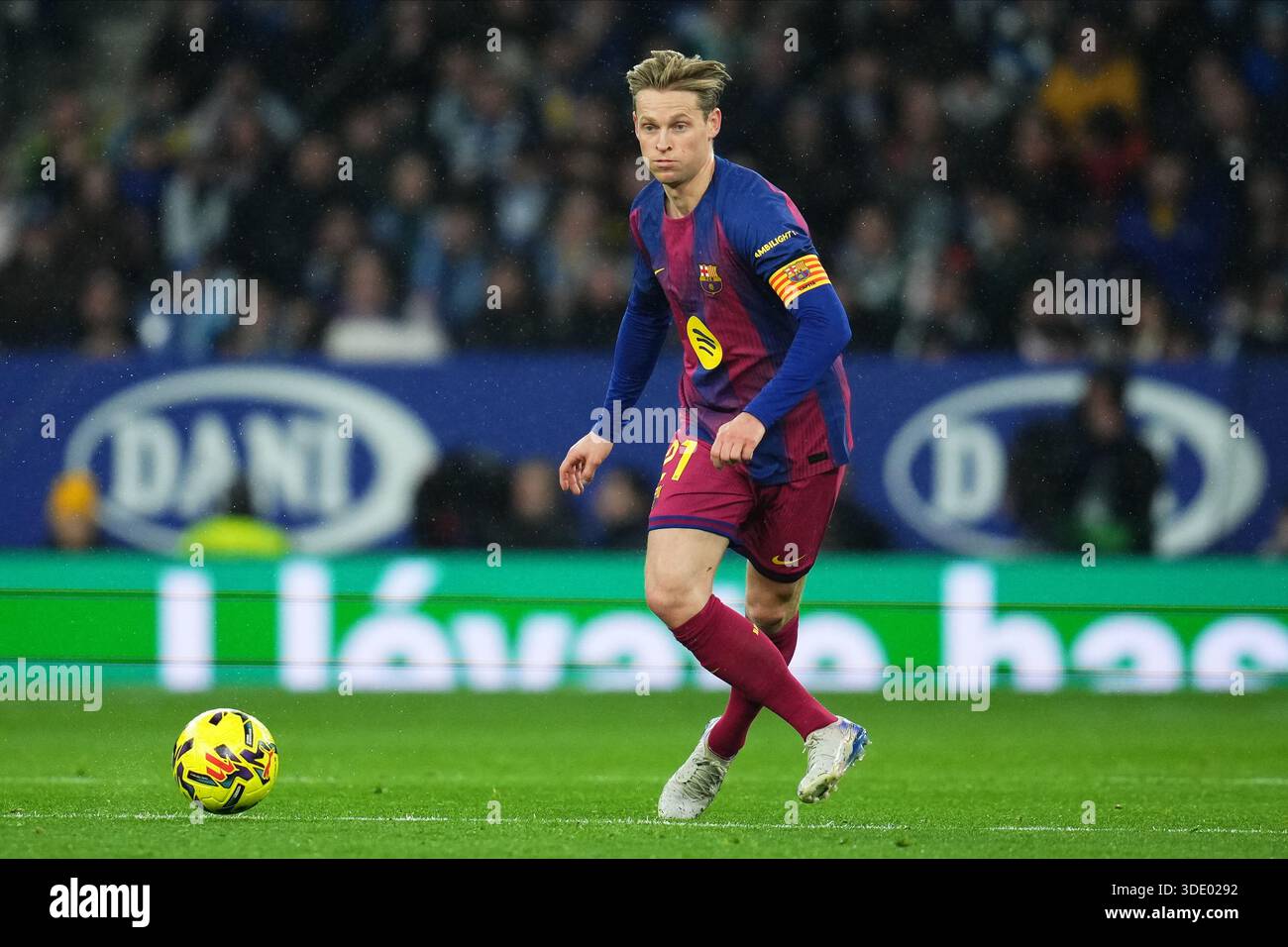 Barcellona, Spagna. 4 gennaio 2026. Frenkie de Jong del FC Barcelona durante la Liga EA Sports match tra RCD Espanyol e FC Barcelona giocato allo stadio RCDE il 3 gennaio 2026 a Barcellona, in Spagna. (Foto di Bagu Blanco/PRESSIN) credito: PRESSINPHOTO SPORTS AGENCY/Alamy Live News Foto Stock