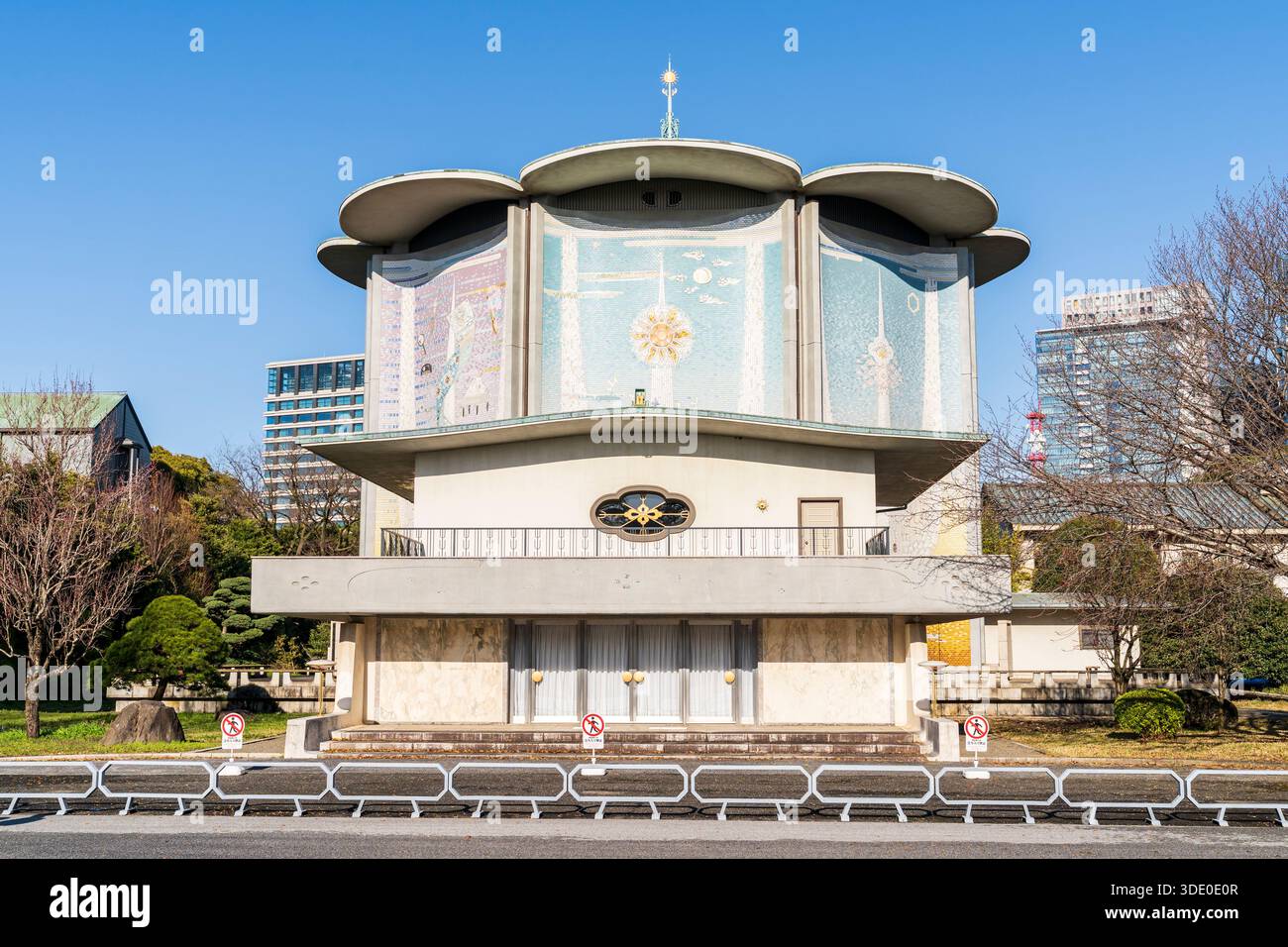 Tokagakudo Music Hall, una sala da concerto utilizzata principalmente per concerti di musica occidentale, al sole. Kokyo Higashi Gyoen, Giardino Est del Palazzo imperiale Foto Stock