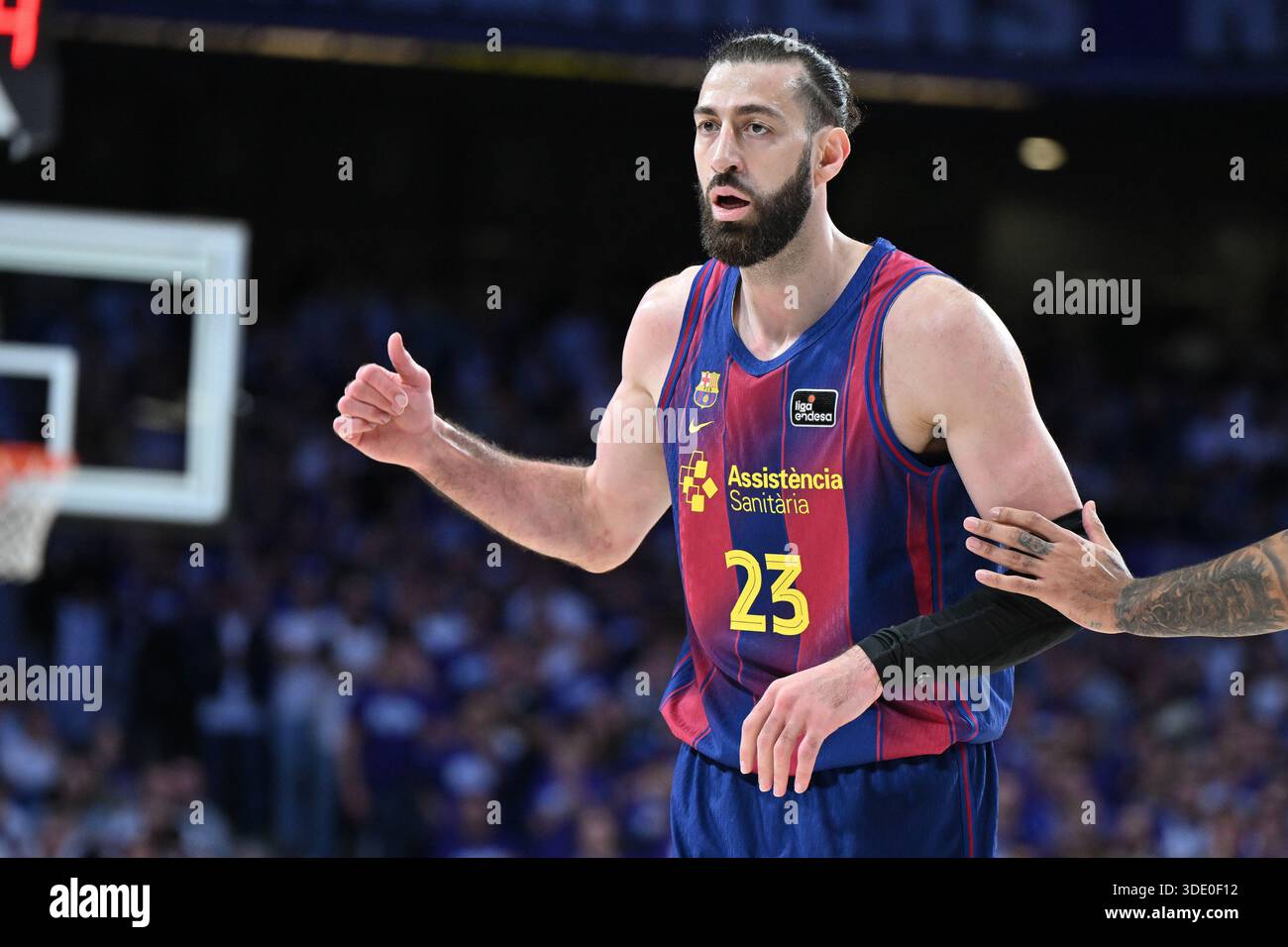 Madrid, Spagna. 4 gennaio 2026. Tornike Shengelia del FC Barcelona durante la partita di Liga Endesa ACB tra Real Madrid e FC Barcelona alla Movistar Arena di Madrid il 4 gennaio 2026, Spagna (foto di Oscar Gonzalez/Sipa USA) credito: SIPA USA/Alamy Live News Foto Stock