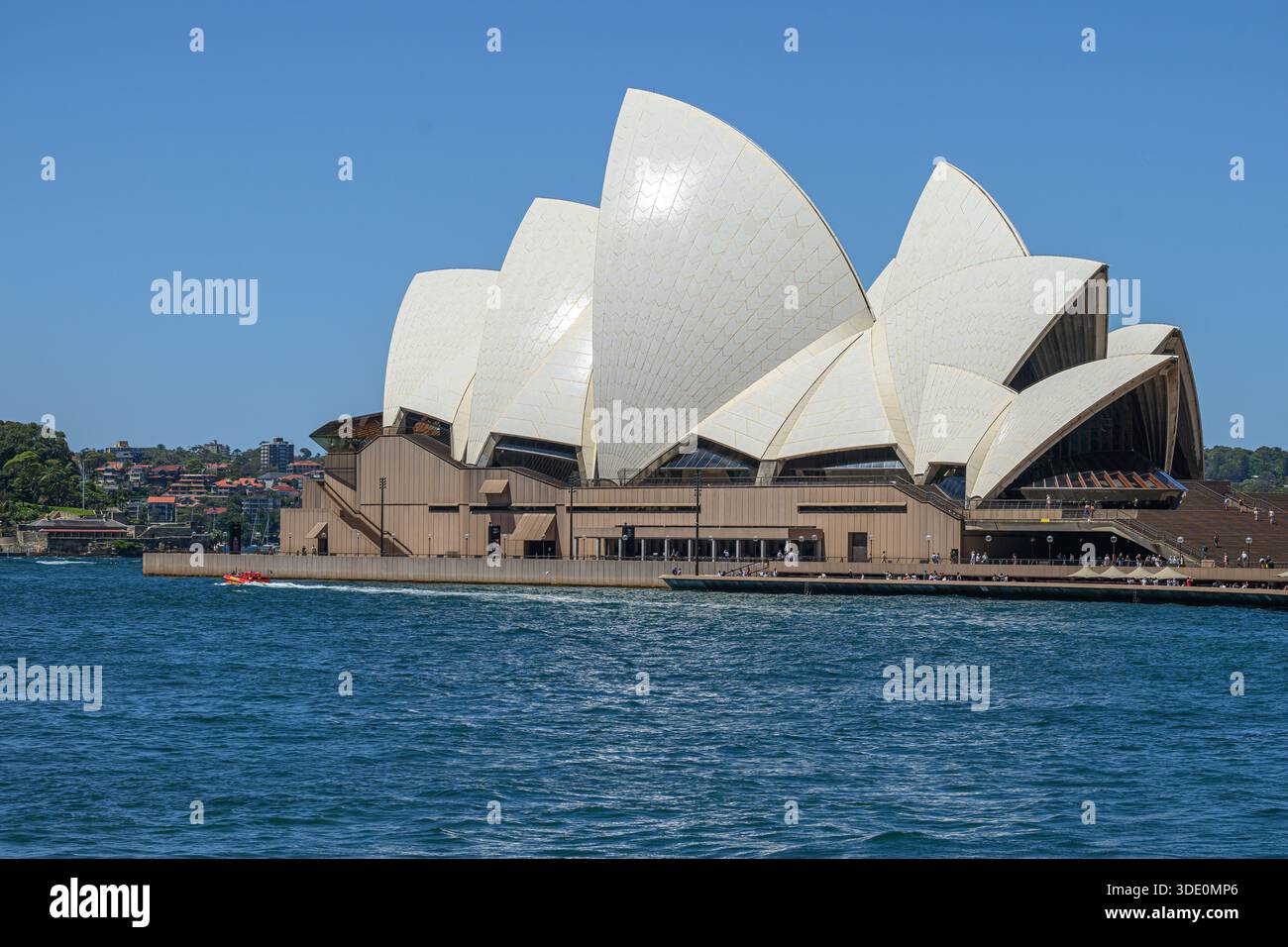 La Sydney Opera House dall'acqua a Sydney, Australia. Foto Stock