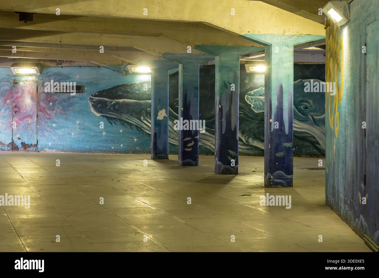 Hastings, Regno Unito - 04.1,2025: Murale sotterraneo di creature sottomarine Foto Stock
