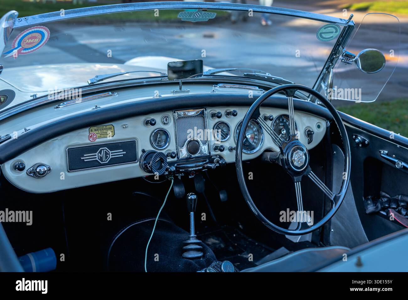 1057 MG MGA, in mostra all'assemblea Bicester Motion tenutasi il 30 novembre 2025. Foto Stock