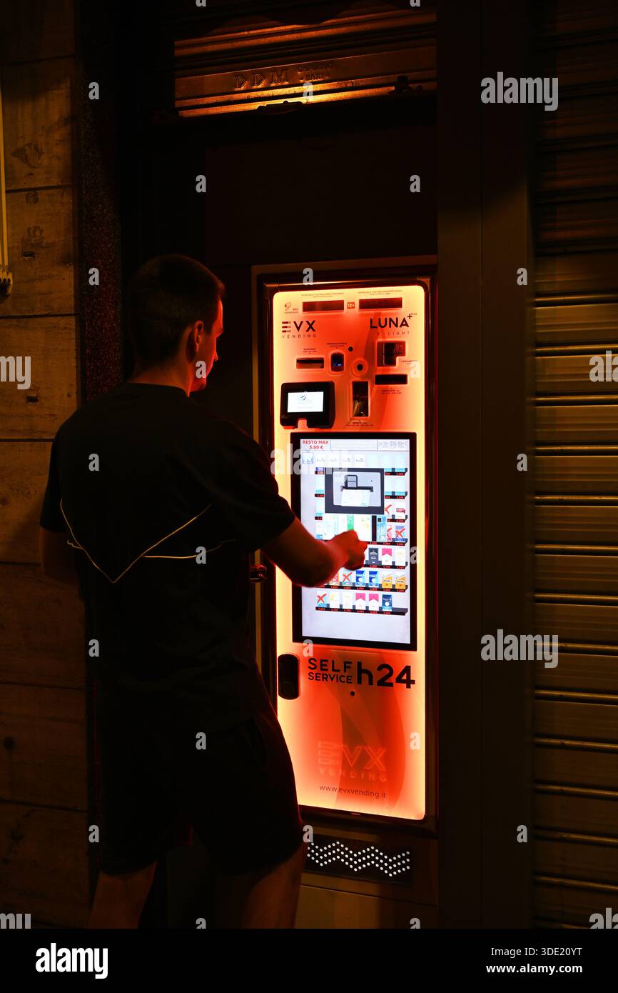Distributore automatico di sigarette elettroniche immagini e fotografie stock ad alta risoluzione - Alamy Distributore automatico di sigarette elettroniche immagini e fotografie stock ad alta risoluzione - Alamy