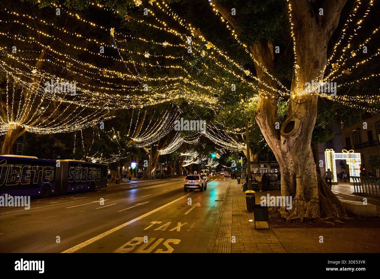 Luci di Natale a Malaga, Spagna, nel 2025 Foto Stock