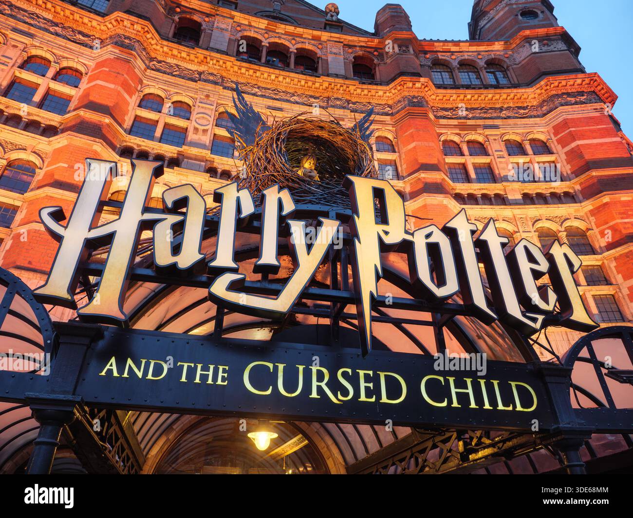 Harry Potter e il bambino maledetto recita al Palace Theatre, West End, Westminster, Londra, Regno Unito Foto Stock