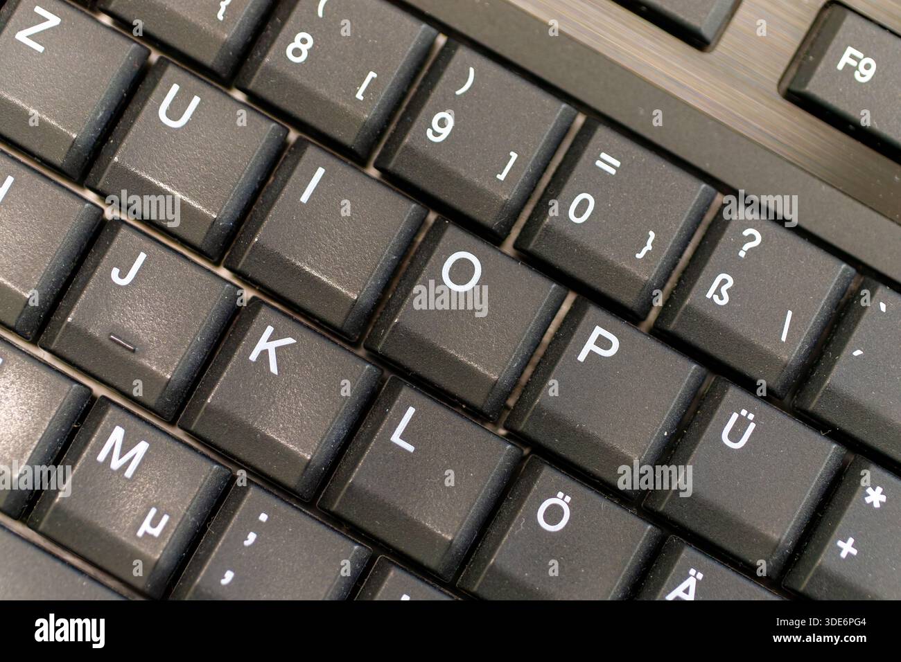 Tastiera nera del computer con tasti numerici e lettere Foto Stock