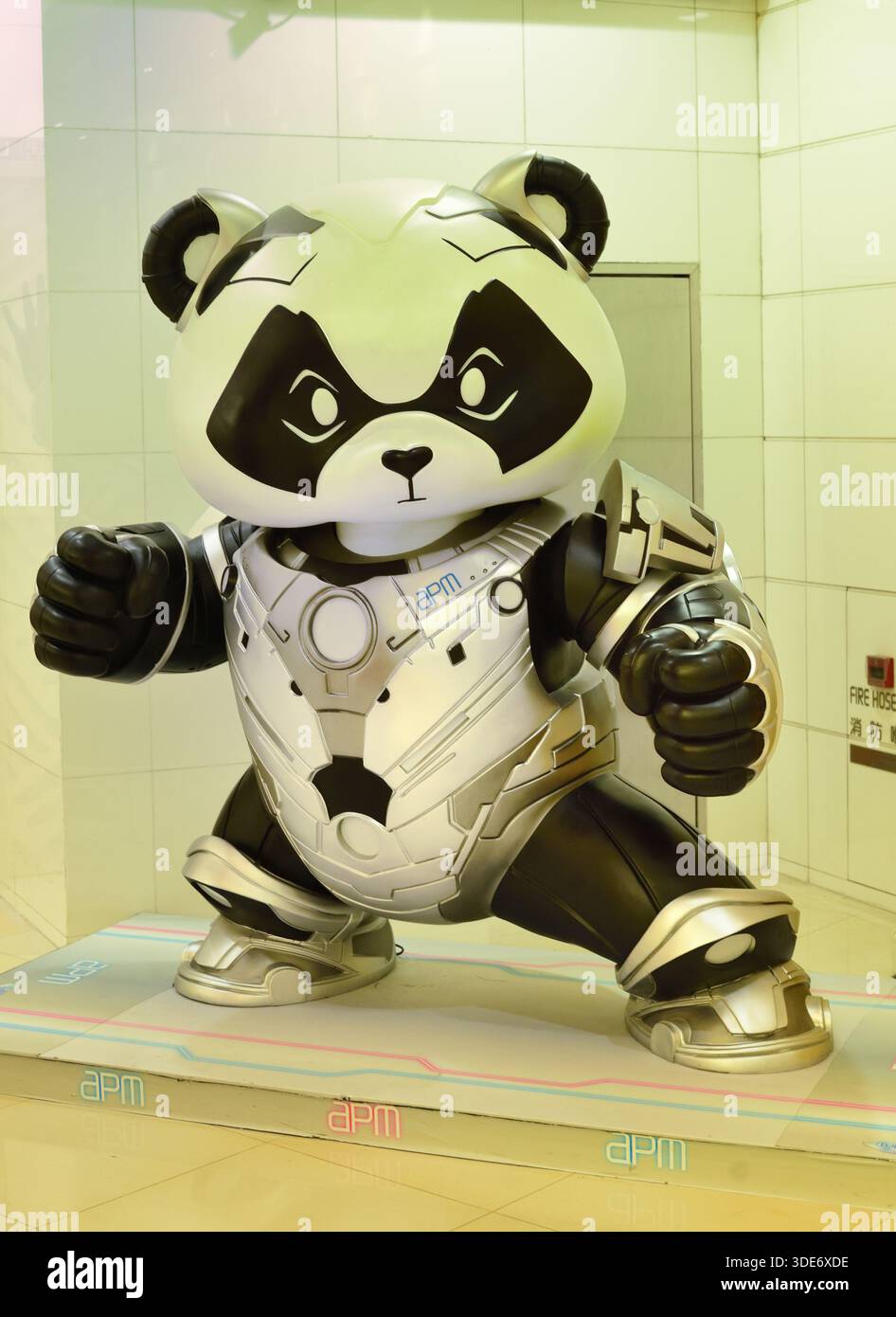 Panda robotico in posa kung fu Foto Stock