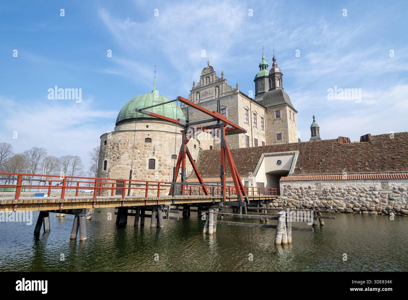 Castello di Vadstena costruito nel 1545, con vista sul ponte levatoio sud-orientale Foto Stock