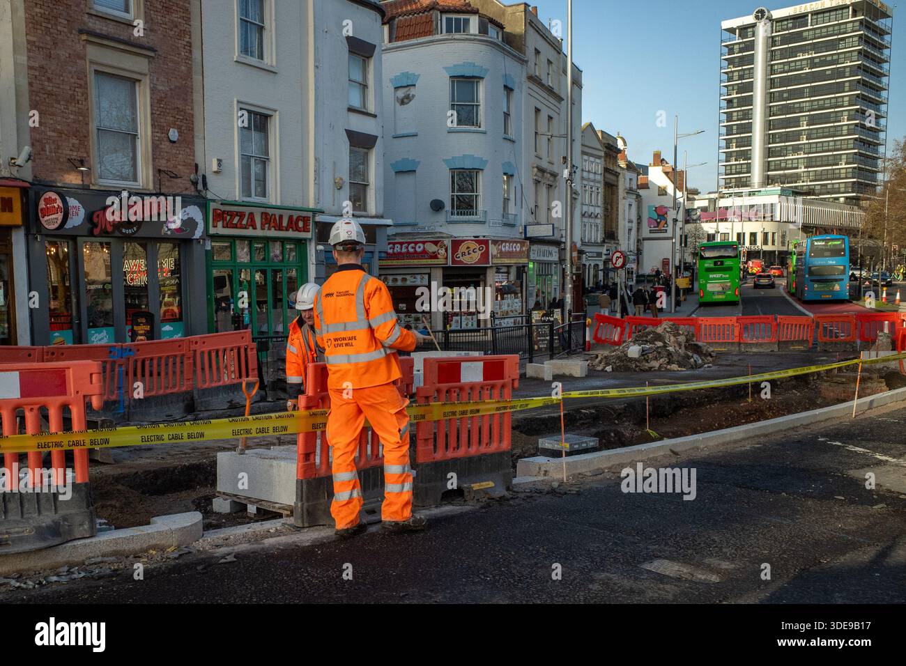 Dicembre 2025 - lavori in corso a Bristol, Inghilterra, Regno Unito. Foto Stock