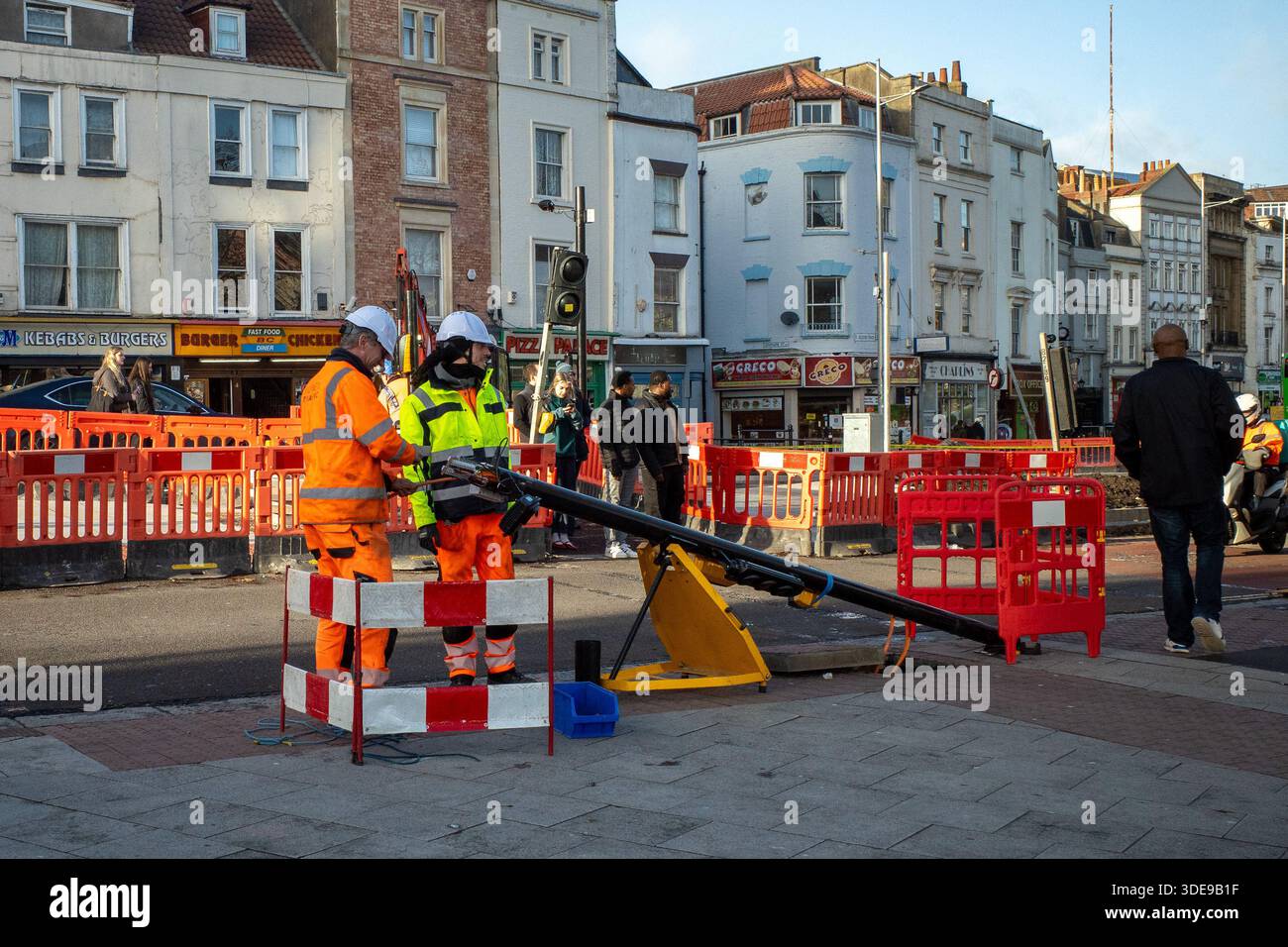 Dicembre 2025 - lavori in corso a Bristol, Inghilterra, Regno Unito. Foto Stock