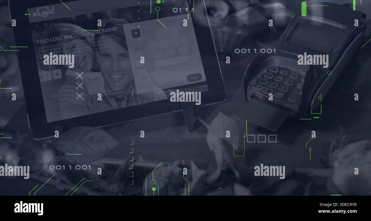 Mostrare il tablet sullo stand che mostra l'app di appuntamenti al momento del pagamento tra piante, lettore di schede e codice binario Foto Stock