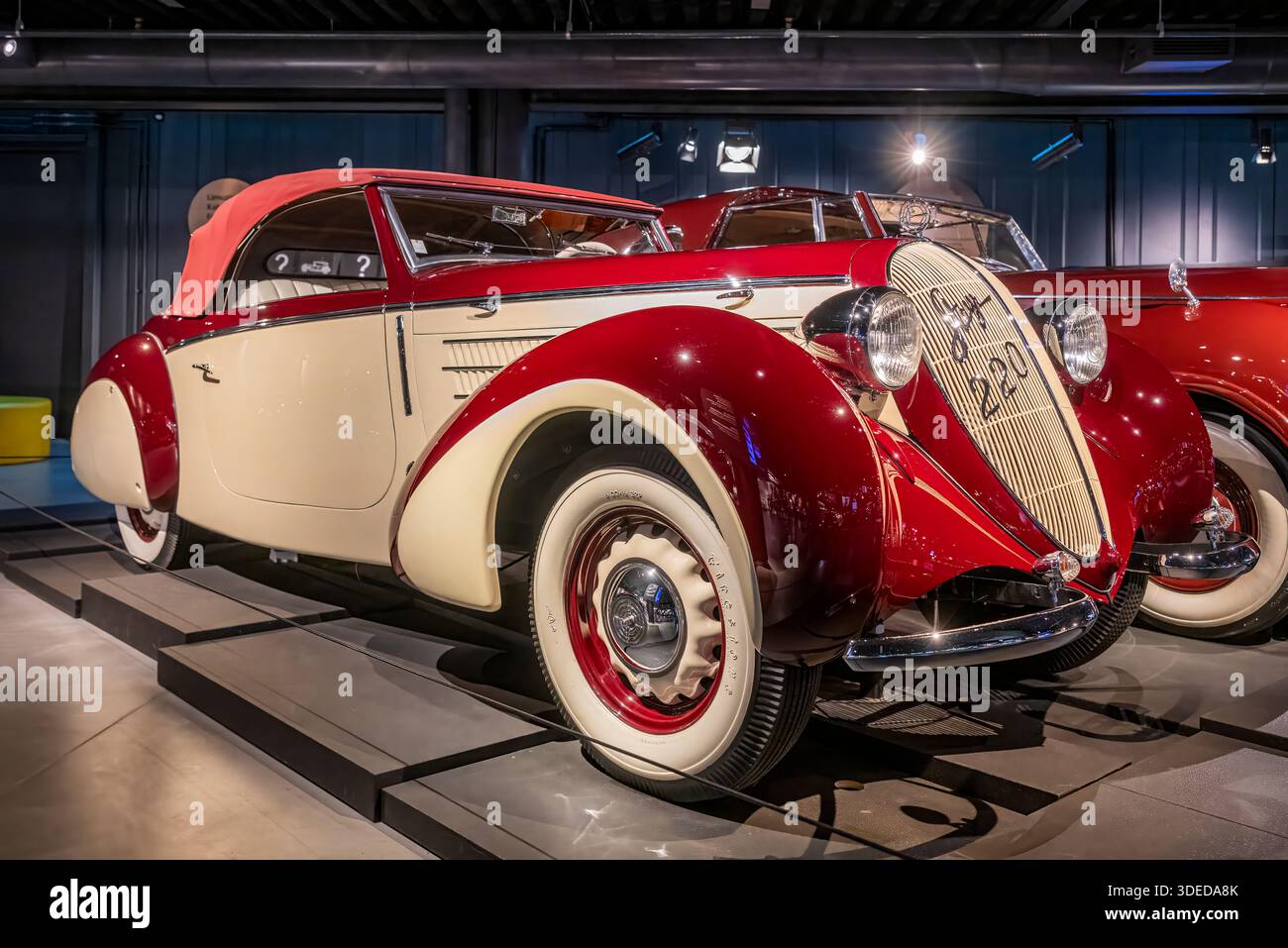 1938 Steyr 220 Glaser Sport Cabrio, riga Motor Museum, riga, Lettonia Foto Stock