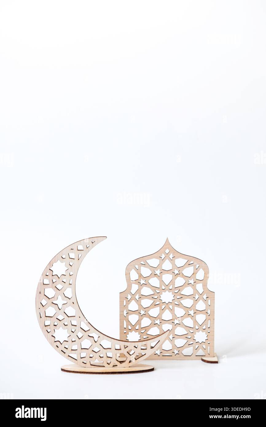 Decorazione festiva islamica musulmana per Ramadhan, Eid al-Adha o Eid al-Fitr, isolata su sfondo bianco Foto Stock