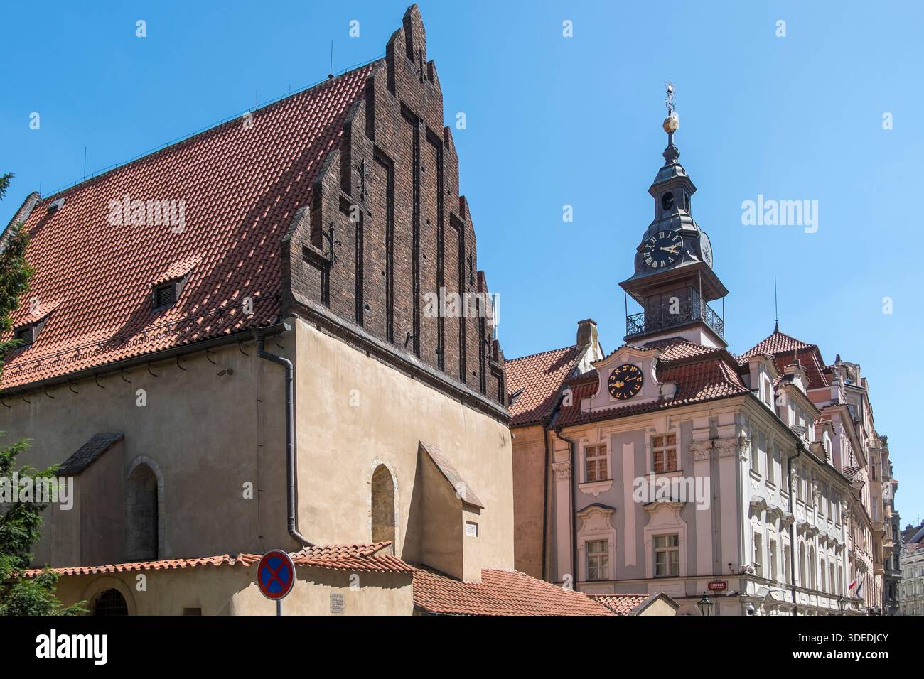 Vecchia sinagoga e edificio nel quartiere ebraico di Praga, Cechia Foto Stock