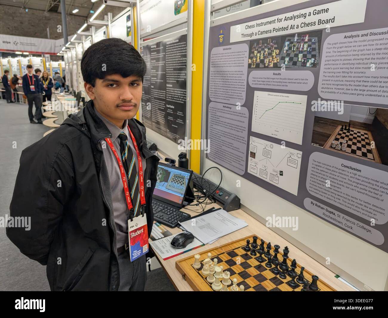 Rohan Gupta del St Francis College di Rochestown, Co Cork's, il cui ingresso include uno strumento in grado di analizzare lo stato di una partita di scacchi attraverso una telecamera, alla Stripe Young Scientist and Technology Exhibition presso l'RDS di Dublino. Data foto: Mercoledì 7 gennaio 2026. Foto Stock