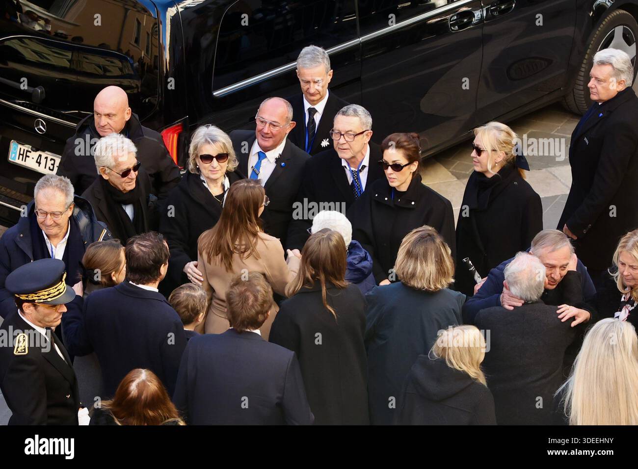 Saint Tropez, Francia. 7 gennaio 2026. © CYRIL HIELY/MAXPPP - 7/1/2026 OBSEQUES DE BRIGITTE BARDOT A SAINT TROPEZ le fils, sa femme et une de leurs filles Saint Tropez, Francia, 7 gennaio 2026. La leggenda del cinema francese e attivista per i diritti degli animali Brigitte Bardot funerali. Morì all'età di 91 anni. Crediti: MAXPPP/Alamy Live News Foto Stock