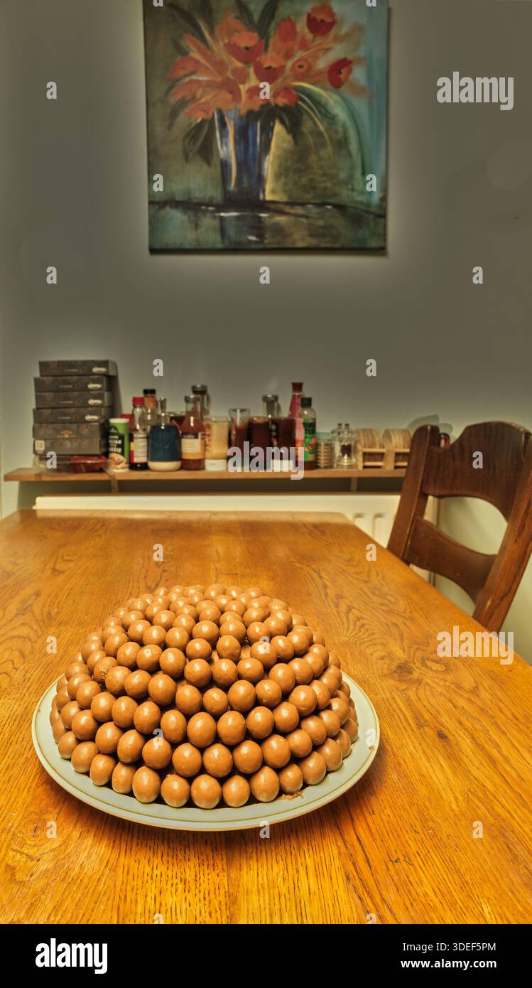 Torta di natale al cioccolato super zuccherato Foto Stock