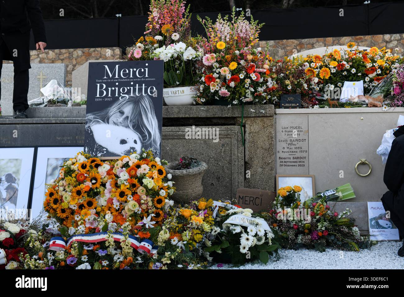 Saint Tropez, Francia. 7 gennaio 2026. Illustrazione della tomba di Brigitte Bardot, il cui funerale si è svolto questo pomeriggio a Saint Tropez, il 7 gennaio 2026. Foto di Florian Poitout/ABACAPRESS.COM. Crediti: Abaca Press/Alamy Live News Foto Stock