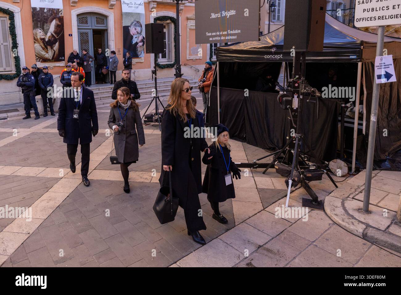 Saint Tropez, Francia. 7 gennaio 2026. © PHOTOPQR/LA PROVENCE/Gilles BADER ; Saint Tropez ; 07/01/2026 ; Obseques de Brigitte Bardot a Saint Tropez Thea Charrier, la petite fille de Brigitte Bardot Brigitte Bardot Funerals a Saint Tropez, Francia crediti: MAXPPP/Alamy Live News Foto Stock