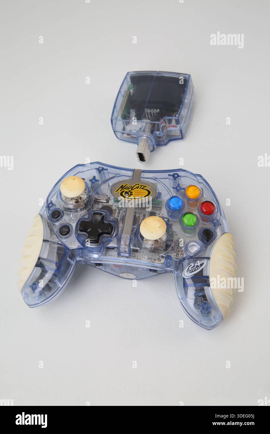 Trasparente Mad Catz Wireless Original Microsoft Xbox Controller e ricevitore Foto Stock