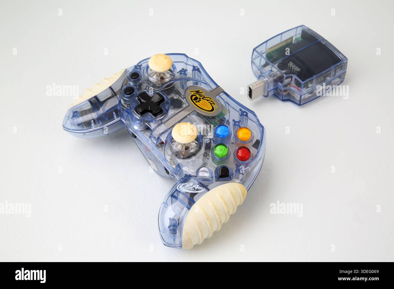 Trasparente Mad Catz Wireless Original Microsoft Xbox Controller e ricevitore Foto Stock