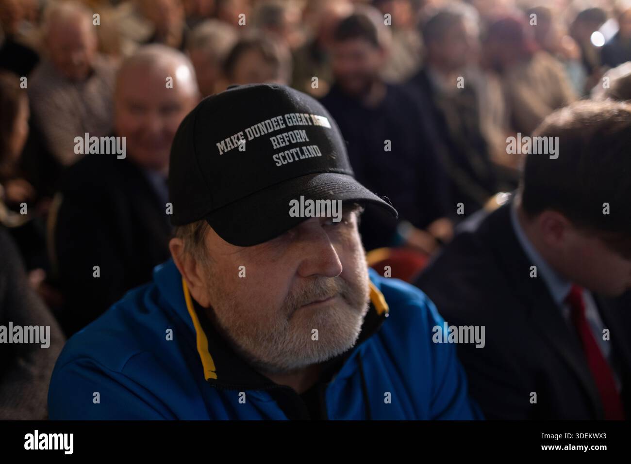 Wayne o'Hare, sostenitore di Dundee, ad un raduno riformato nel Regno Unito a Falkirk, in Scozia, il 6 dicembre 2025. Foto Stock