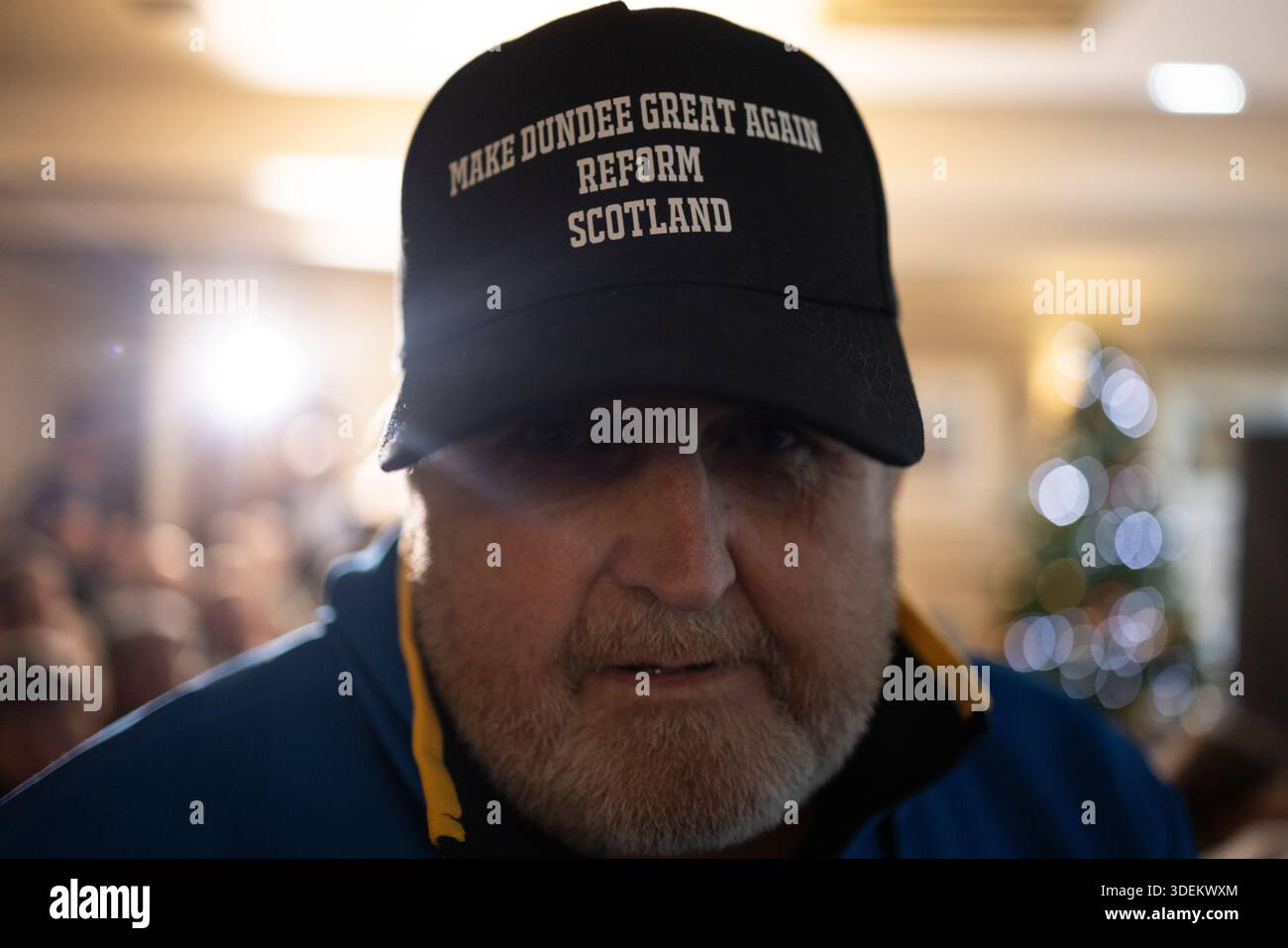 Wayne o'Hare, sostenitore di Dundee, ad un raduno riformato nel Regno Unito a Falkirk, in Scozia, il 6 dicembre 2025. Foto Stock