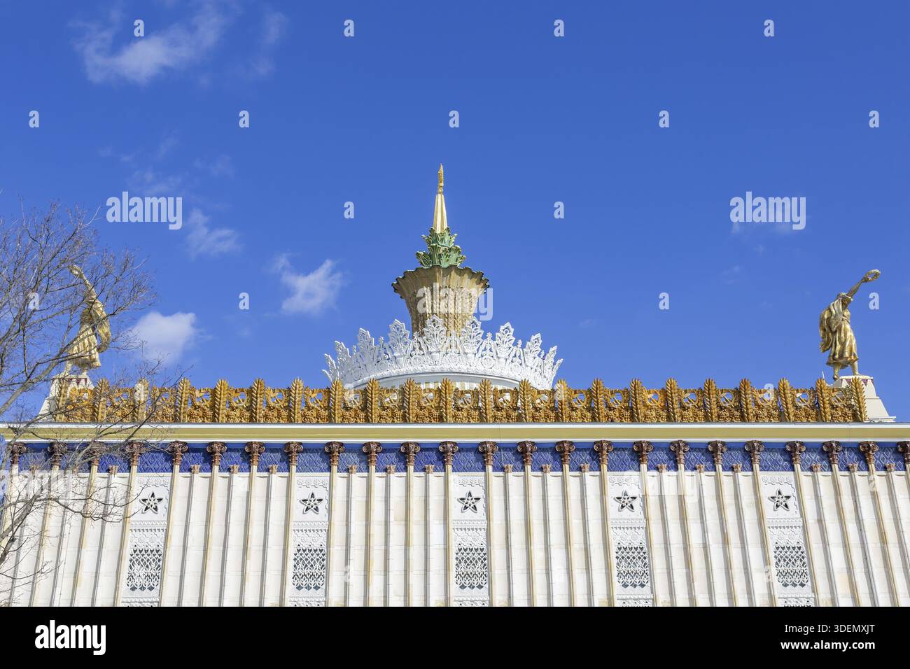 Mosca, Russia - 20 marzo 2021: Esterno del Padiglione Agricoltura al VDNH. Aperto nel 1954 Foto Stock