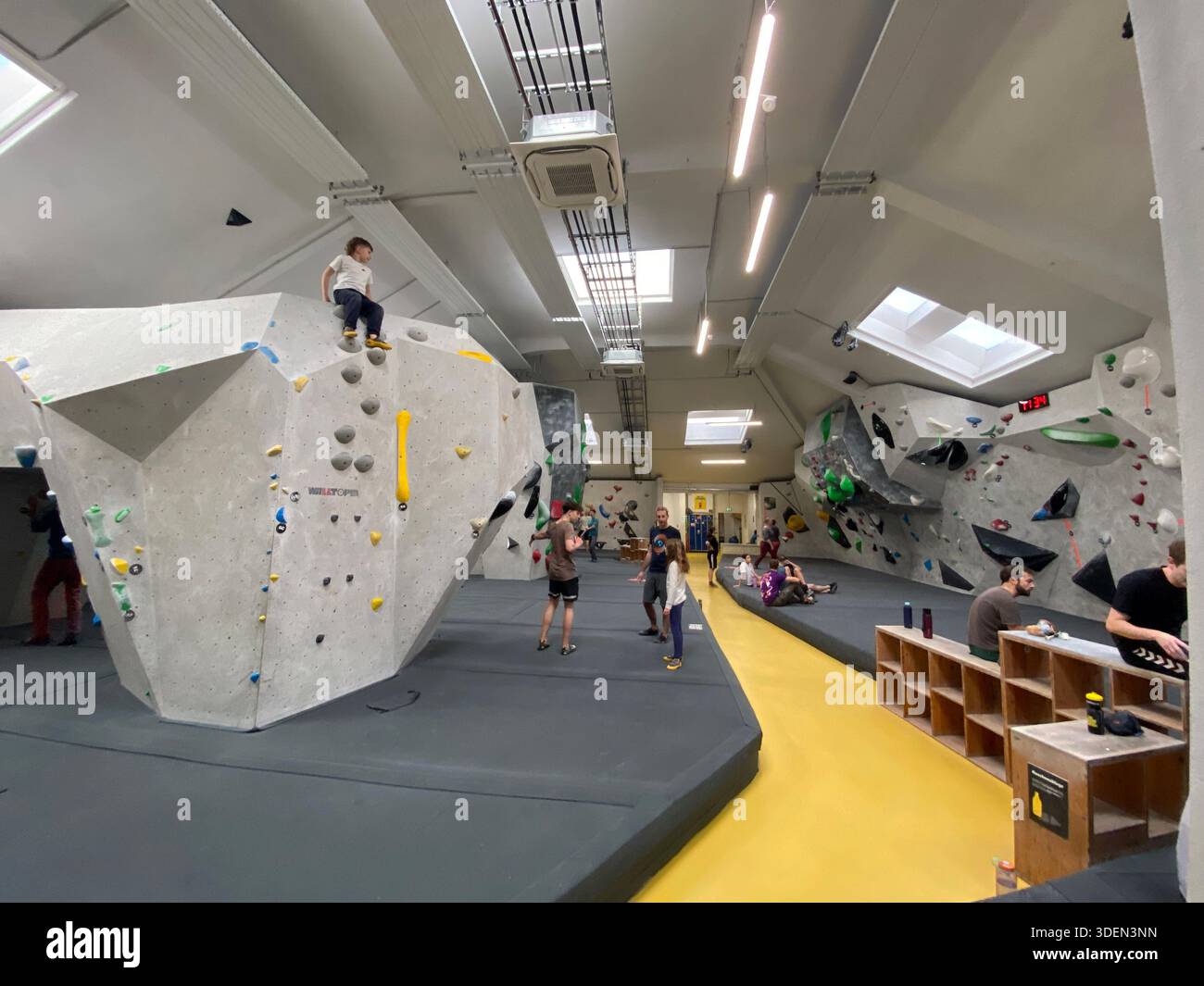 Boulderbar Amendvergasse, Vienna, Austria - Immagine stock catturata con smartphone