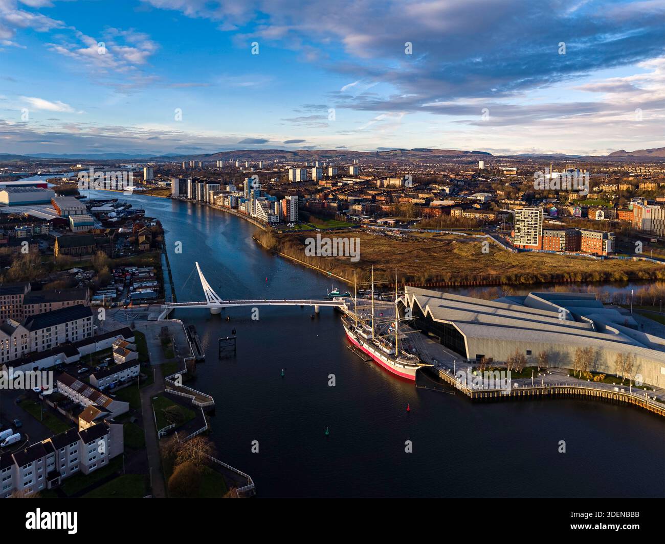 Riverside Museum of Transport & Tall Ship Glenlee, Glasgow, Scozia, Regno Unito Foto Stock
